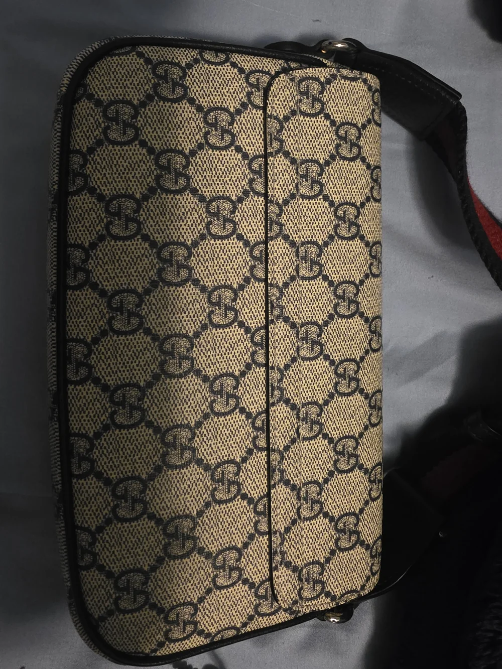 Gucci Beige GG Supreme Shoulder Bag with Navy Logo - Picture 3 of 7